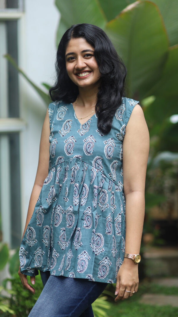 Hridya | Maternity feeding short top | Uyirr - Image 4